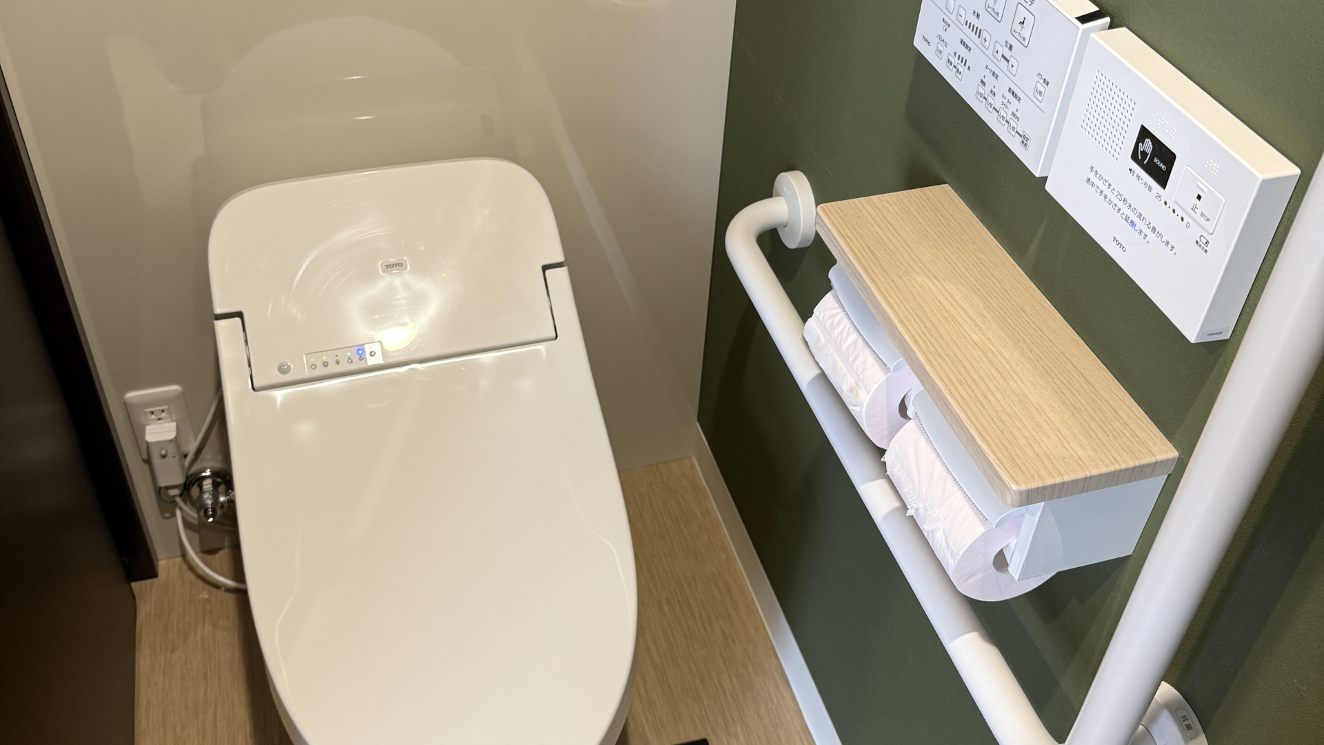 個室のトイレを移した写真